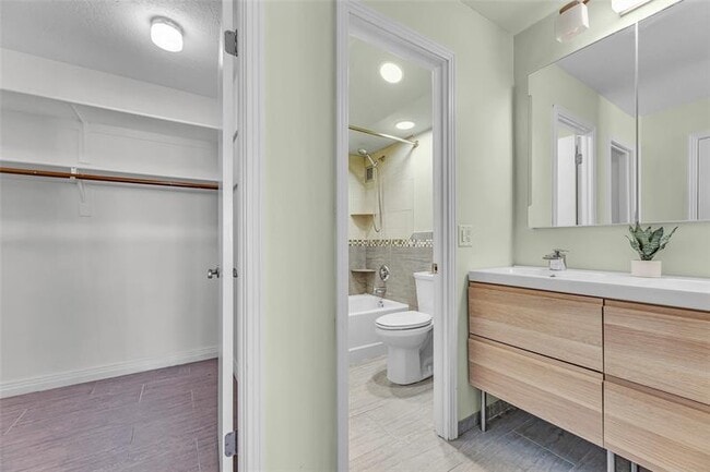 Building Photo - 3015 N Ocean Blvd