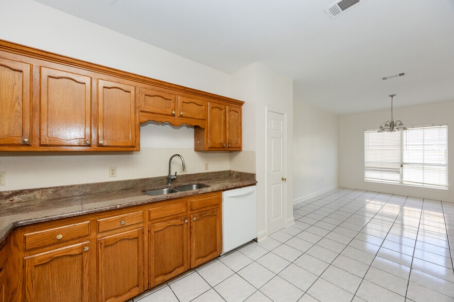 Building Photo - 9540A Lindale Ave