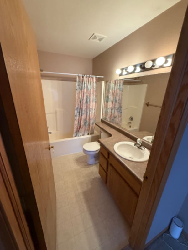 Building Photo - 1500 Raven Cir
