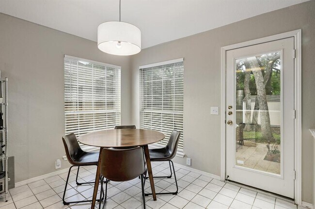Building Photo - 5405 Apache Creek Cove