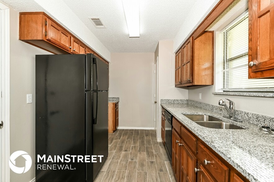 Building Photo - 1028 Eastridge Cir