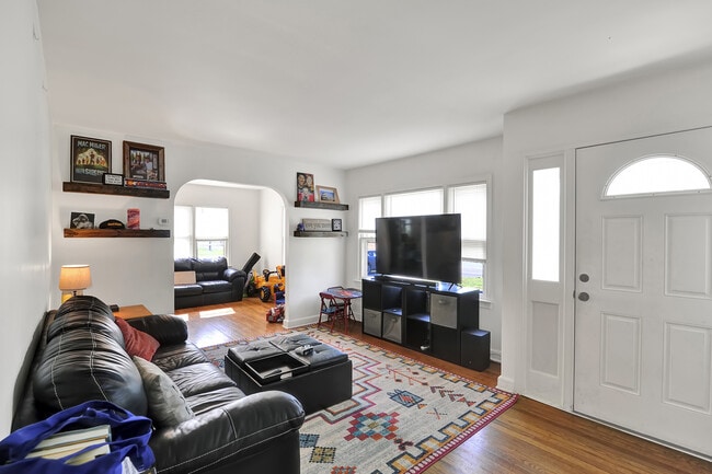 Building Photo - 3088 Forrest Ave