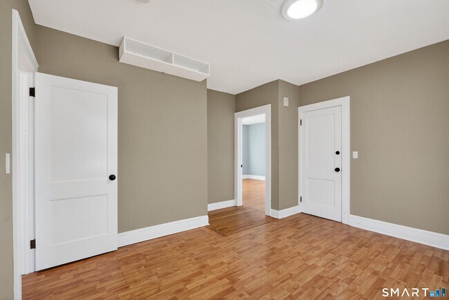 Building Photo - 1442 Wood Ave