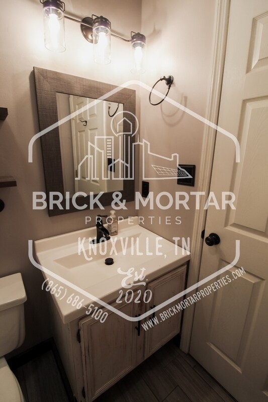 Building Photo - 808 Pioneer Dr