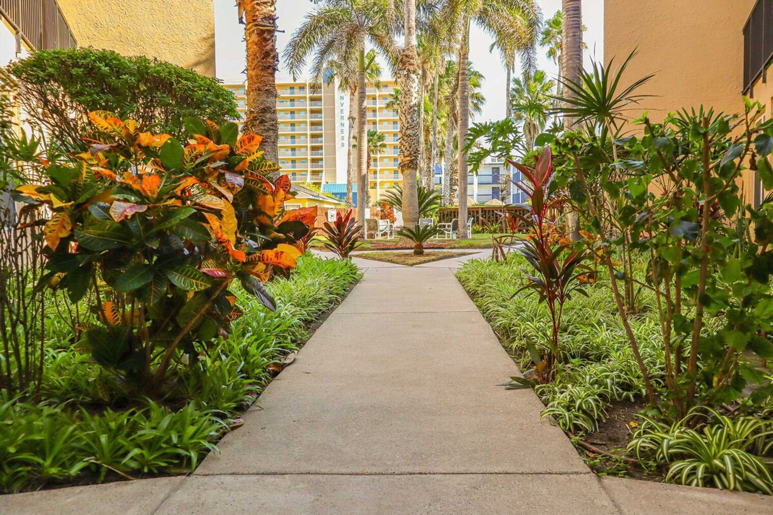 Building Photo - 115 E Coronado Dr