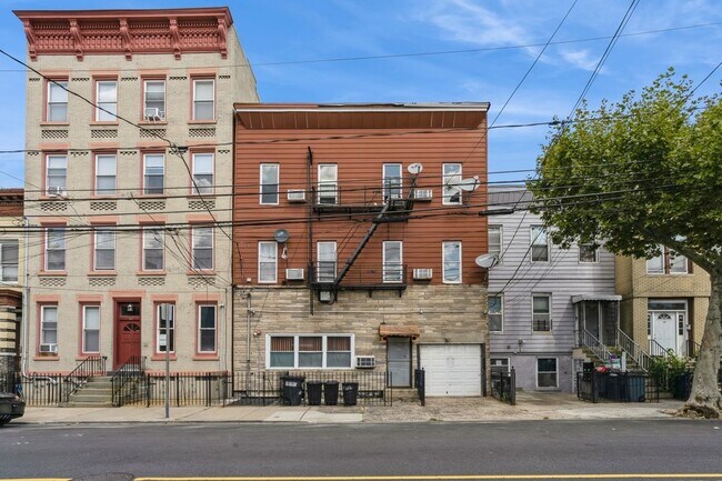 Building Photo - 40 Beacon Ave