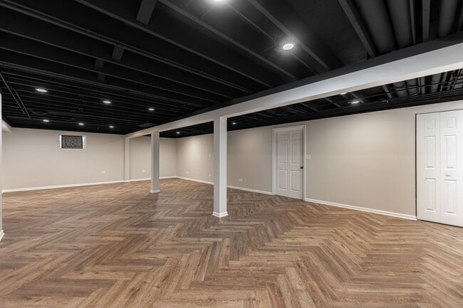 Building Photo - 1000 E Callero Cir