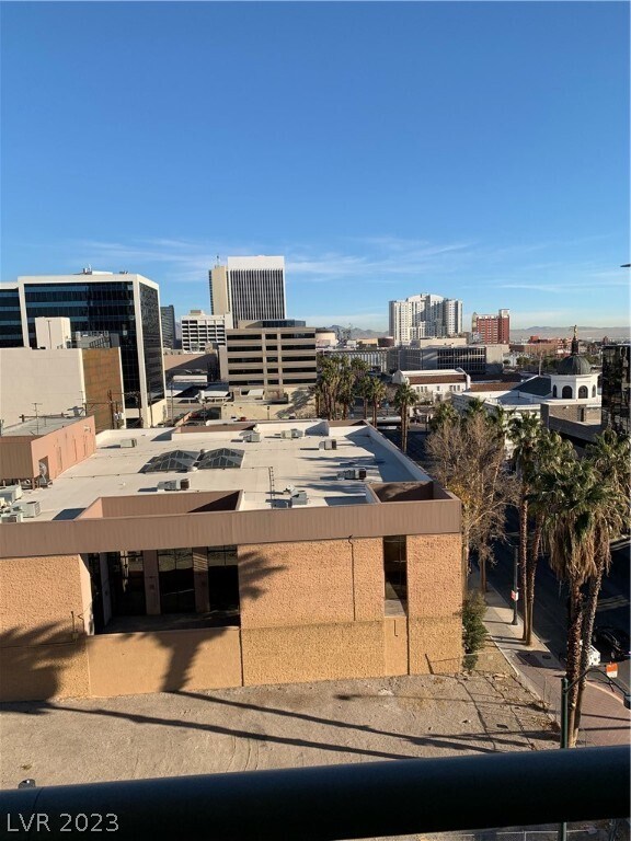 Building Photo - 353 E Bonneville Ave