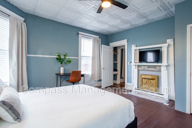 Building Photo - 813 Hall of Fame Dr