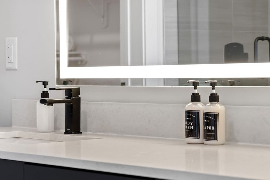 Building Photo - 801 N Mac Dill Ave