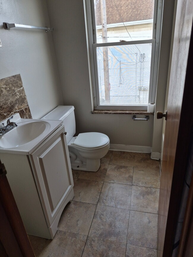 Building Photo - Bridge Street