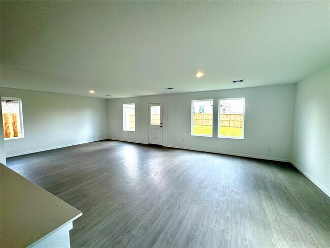 Building Photo - 28763 Texas Plns Dr