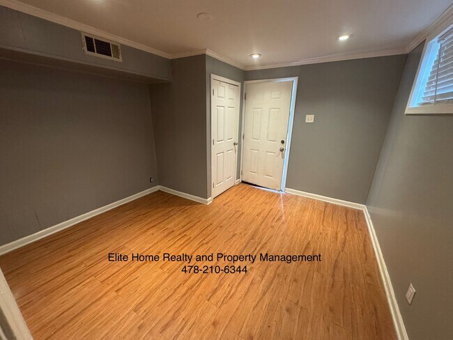 Building Photo - 290 Clisby Pl