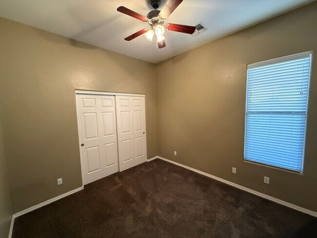 Building Photo - Beautiful 6 Bedroom - 4 Bath w/Private Poo...