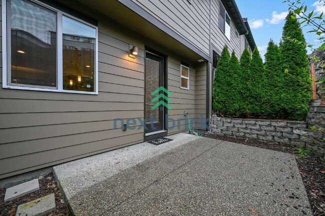 Building Photo - Spacious 3-Bed Townhouse Retreat in Bothell – 1928 Sq Ft of Comfortable Living!
