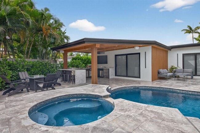 Building Photo - 160 SE 3rd Ct