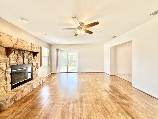 Building Photo - 2701 56th Ln N