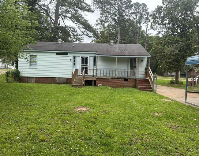 Building Photo - 3645 Lee Dr