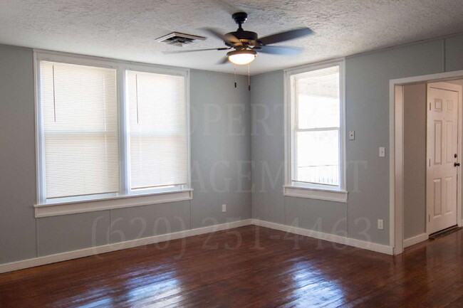 Building Photo - Charming 2-Bedroom Home
