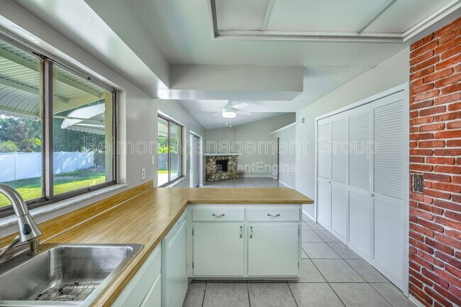 Building Photo - 605 Antilla Ave