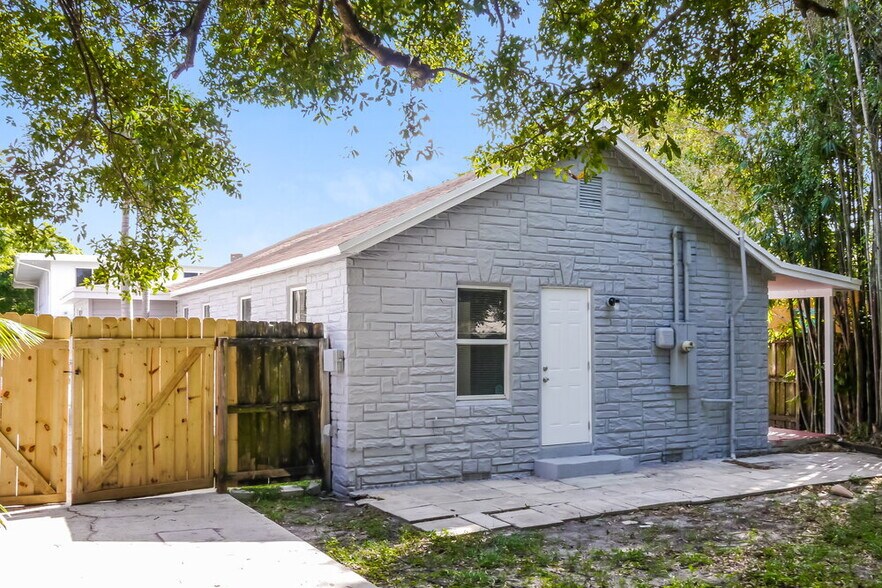 Building Photo - 1115 N Andrews Ave