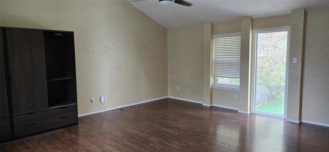 Building Photo - 2800 Norfolk Dr