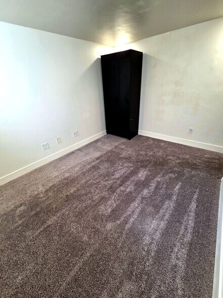 Building Photo - 709 E 600 N