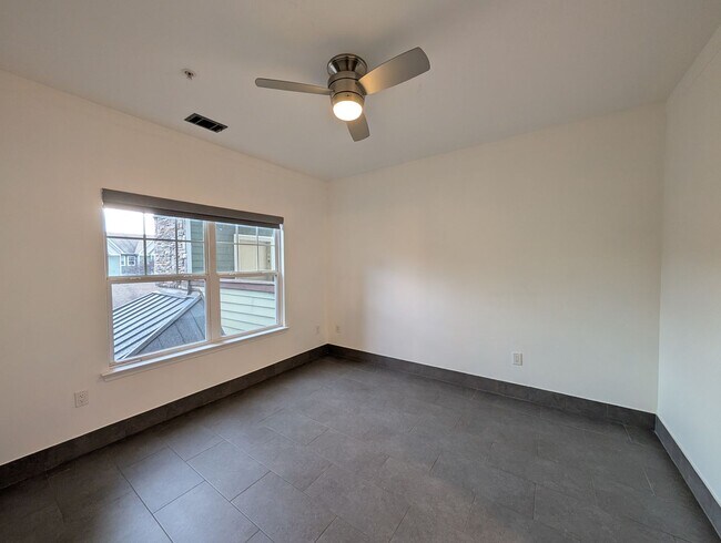 Building Photo - Asheville Condo Rental