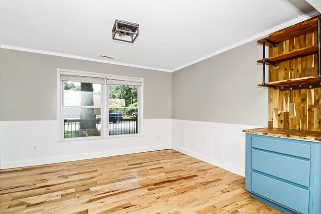 Building Photo - 2129 Agecroft Rd