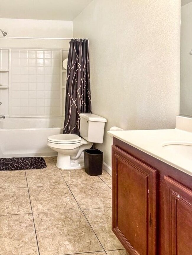 Building Photo - Welcome to your new home in North Las Vega...