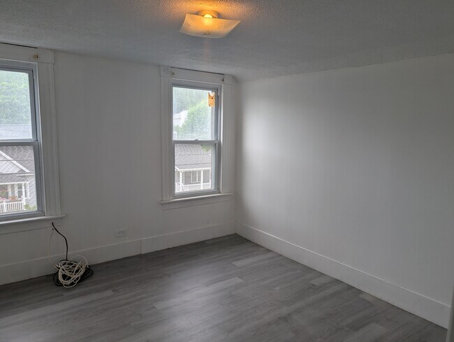 Building Photo - Feldspar Ave