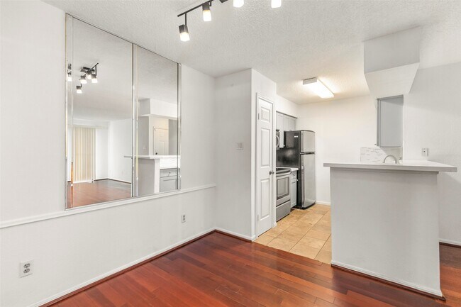 Building Photo - 12550 Whittington Dr