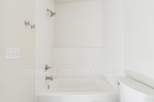 Building Photo - 934 Hangar Dr