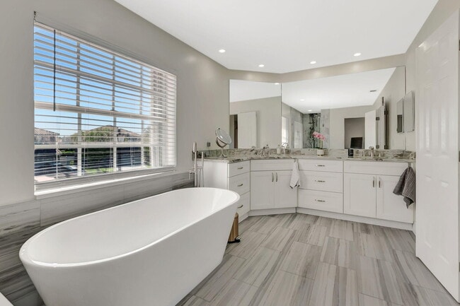 Building Photo - 18248 Coral Isles Dr
