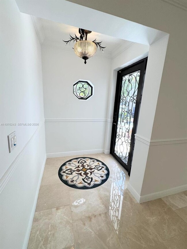 Building Photo - 5920 Maynada St