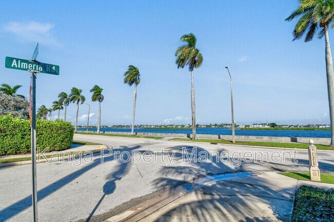 Building Photo - 194 Almeria Rd