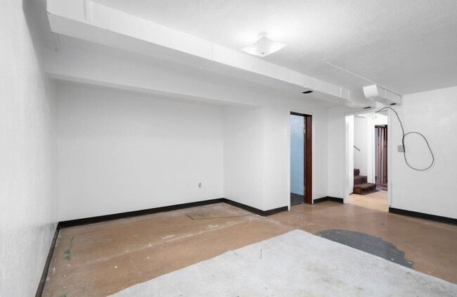 Building Photo - 603 E Columbia Ave