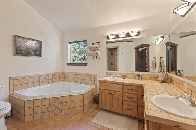 Building Photo - "Luxurious 3-Bed Sanctuary in Breckenridge – 4.5 Baths & Expansive 2979 sq. ft. of Comfort!"