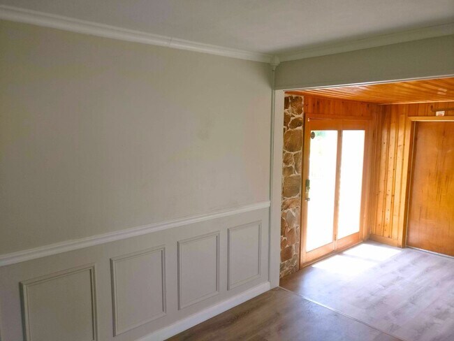 Building Photo - 4-Bedroom Home for Rent Summer 2026