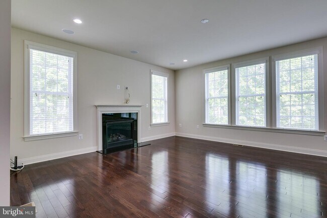 Building Photo - 42948 Courtland Chase Square