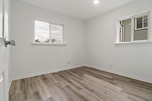 Building Photo - 1180 Larkdale Row
