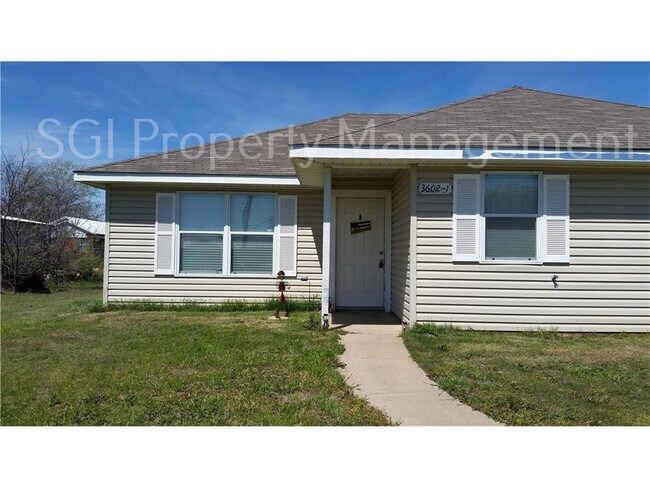 Building Photo - 3602 Mandy Dr