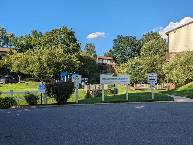 Building sign - 280 Bridgewater Rd