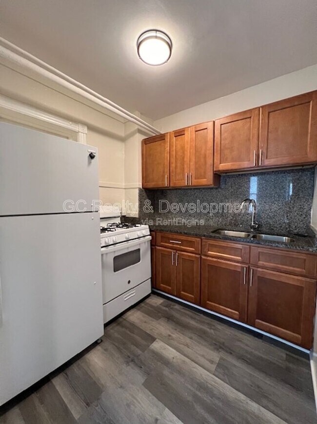 Building Photo - 214 Dupage St