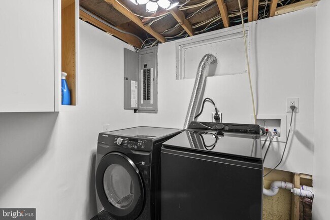 Building Photo - 3887 Shadywood Dr