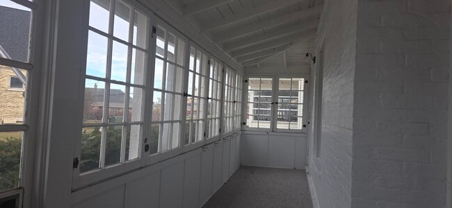 Building Photo - 217 S Cross St