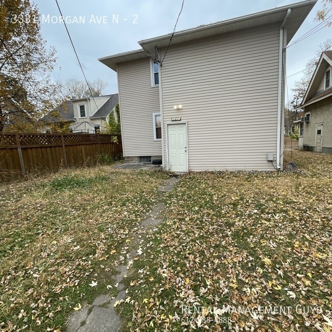 Building Photo - Very Nice 2 Bedroom Duplex!