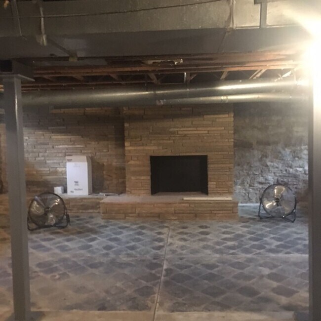 Building Photo - Kentucky mansion overlooking horse farm with stunning views    260308