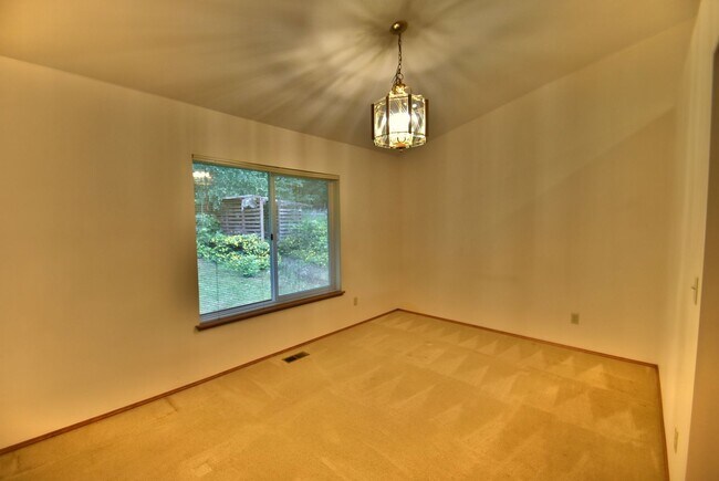 Building Photo - 3bd/2ba Woodinville Home