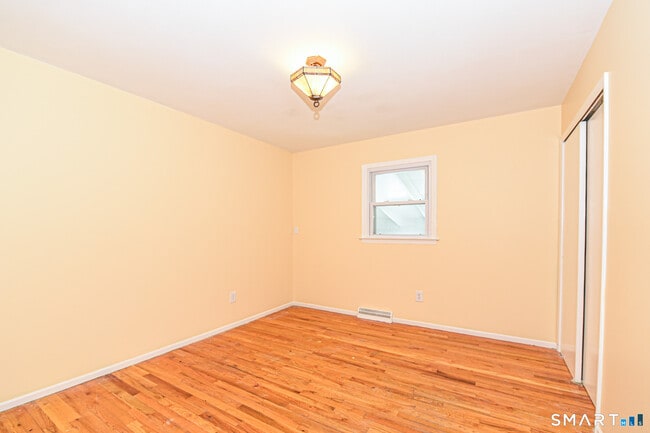 Building Photo - 90 Mary Ellen Dr